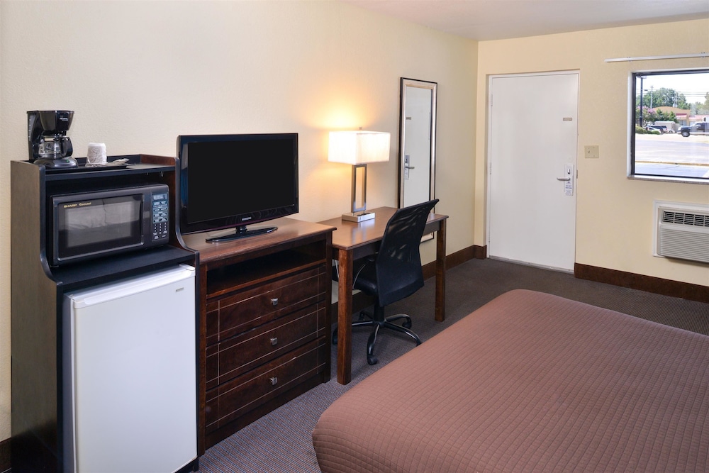 Americas Best Value Inn Batesville 14/33