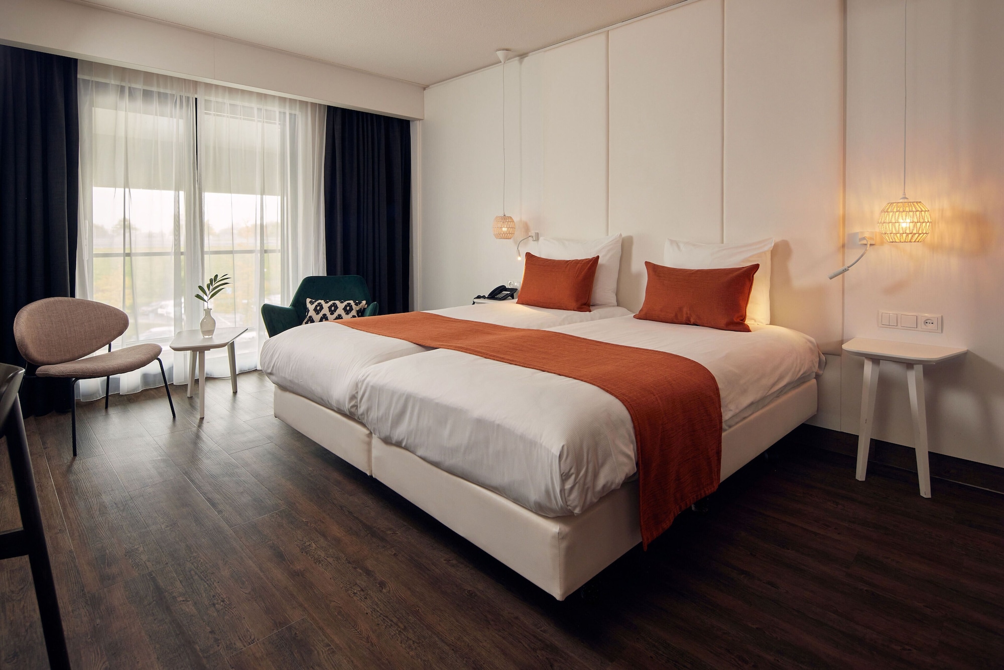 COMFORT, TWIN BEDS