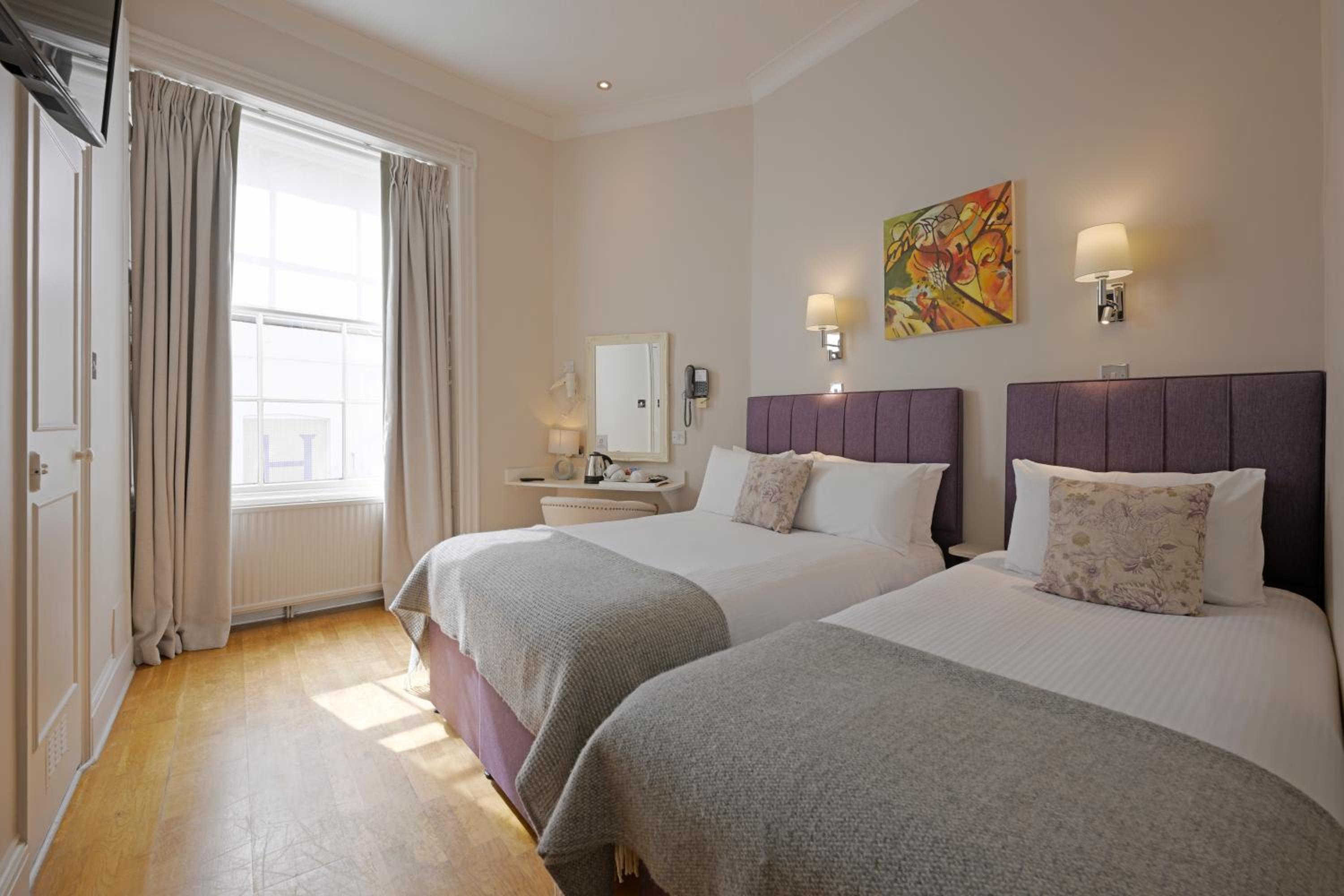 Harlingford Hotel 7/50