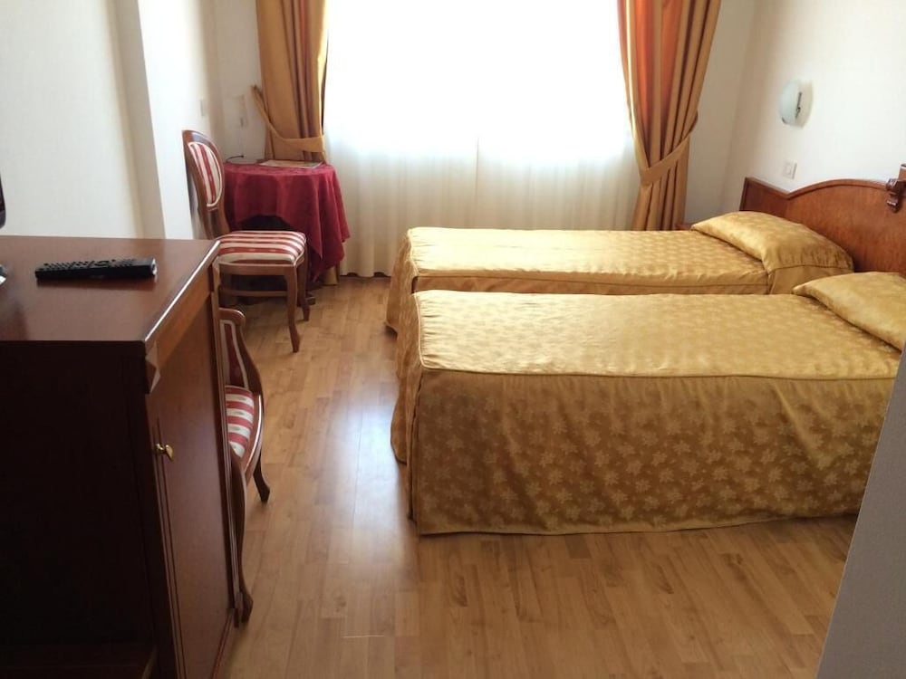Hotel Joli 37/68