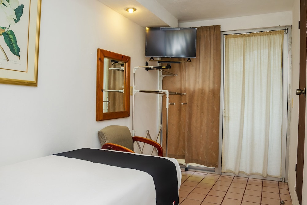 Capital O Hotel Dos Mares, Cabo San Lucas 10/50