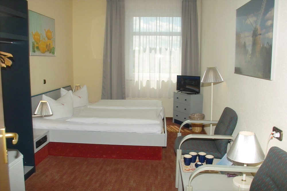 Keramik Hotel Rheinsberg 38/44