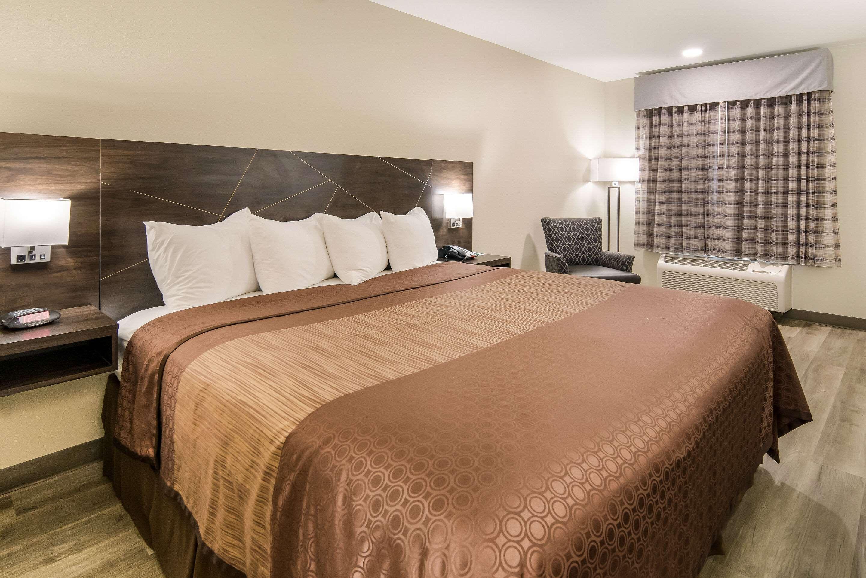 ROOM, KING BED