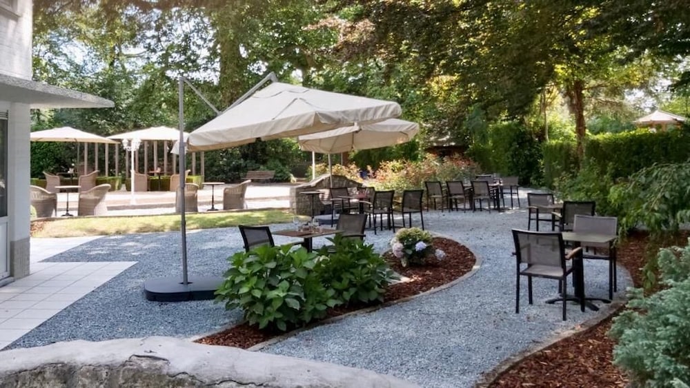 RELAIS DU SILENCE AUBERGE DU VIEUX CEDRE 25/31