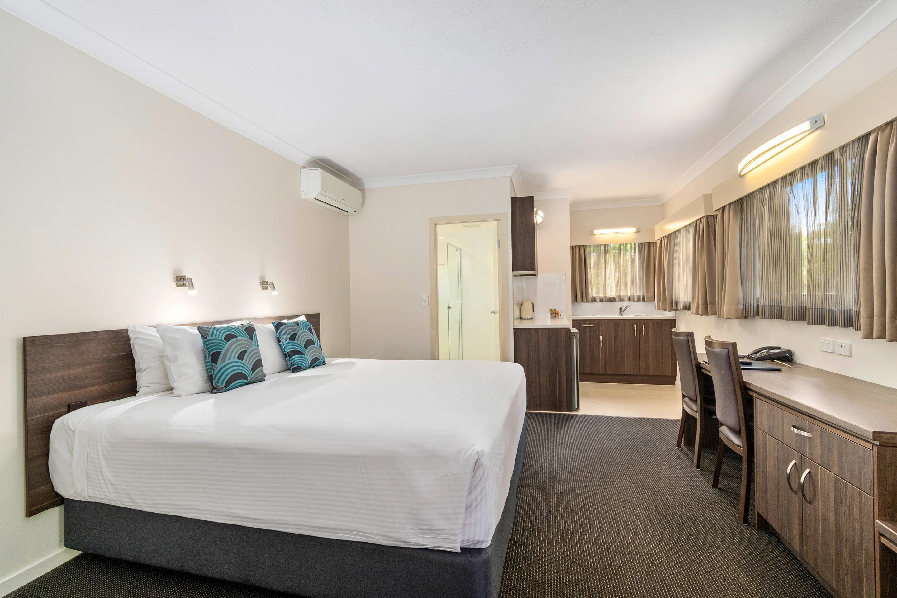 UPGRADE, 1 QUEEN AND 1 SINGLE BED