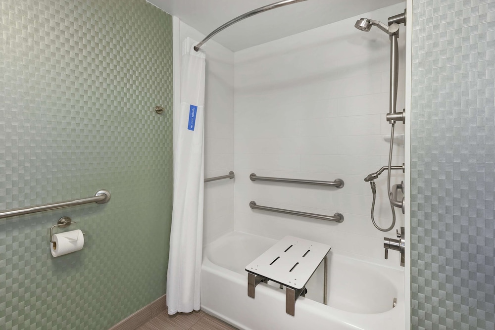 Hampton Inn Clinton, NJ 15/56