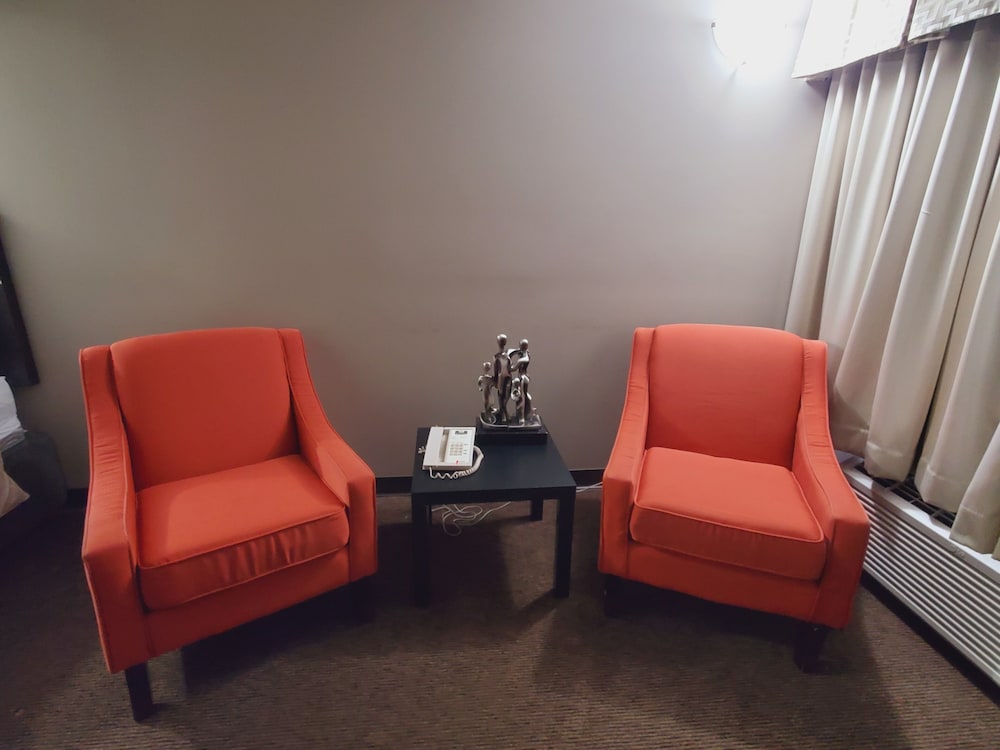 Royal Lodge Motel 33/50