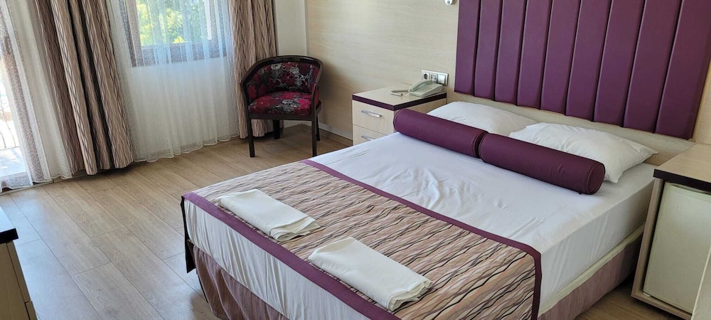 Hotel Bronze 10/45