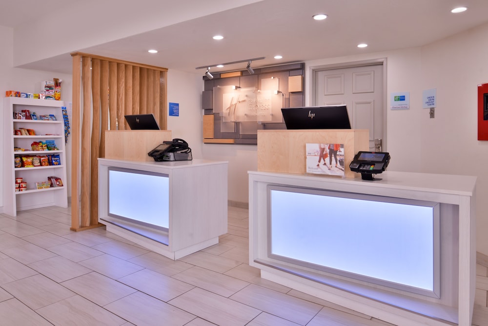 Holiday Inn Express Hotel And Suites Farmington Bloomfield 7/69