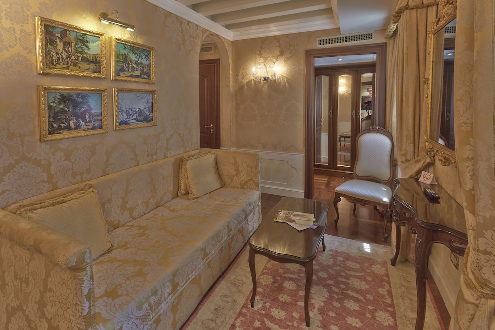 Canal Grande Hotel 23/36