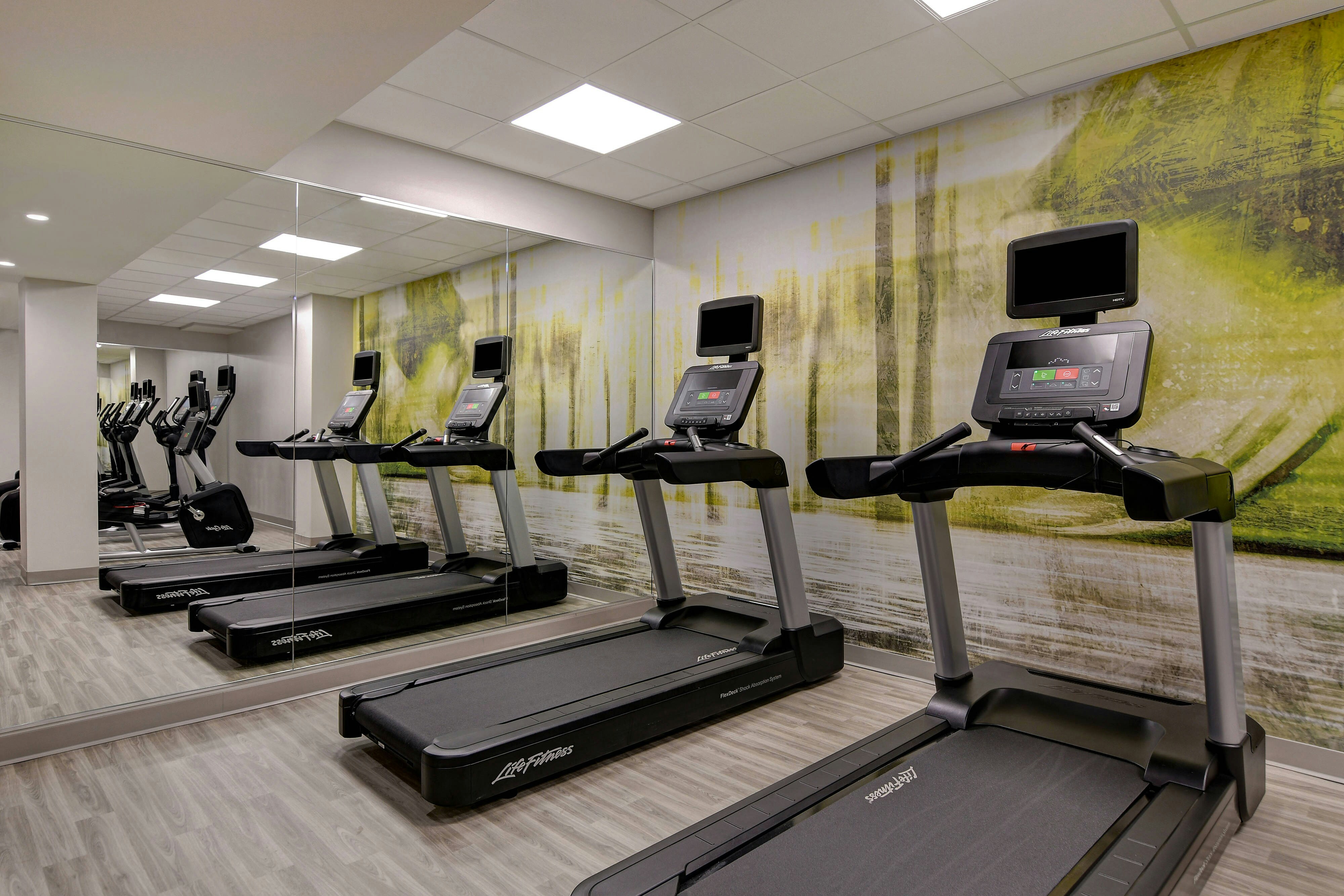 Courtyard by Marriott Cincinnati Downtown 8/25