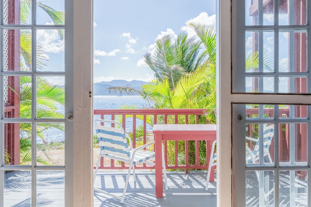 Fort Recovery Beachfront Villa & Suites Hotel 39/49