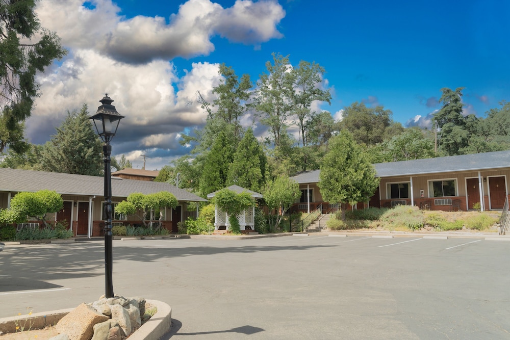 Mariposa Lodge 41/47