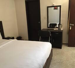 Oyo Rooms Mall Road Cantonment 15/46