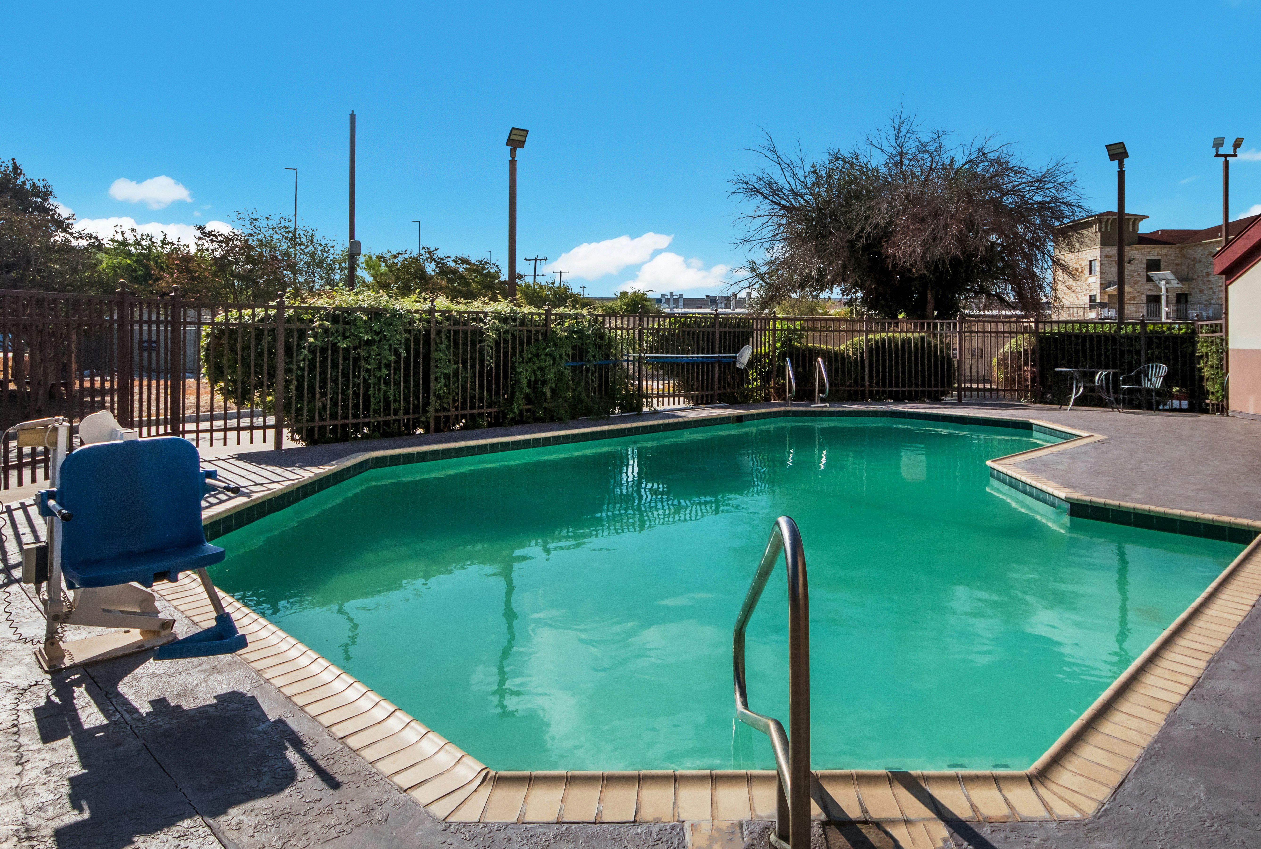 HomeTowne Studios San Antonio - Seaworld/Northwest 18/22