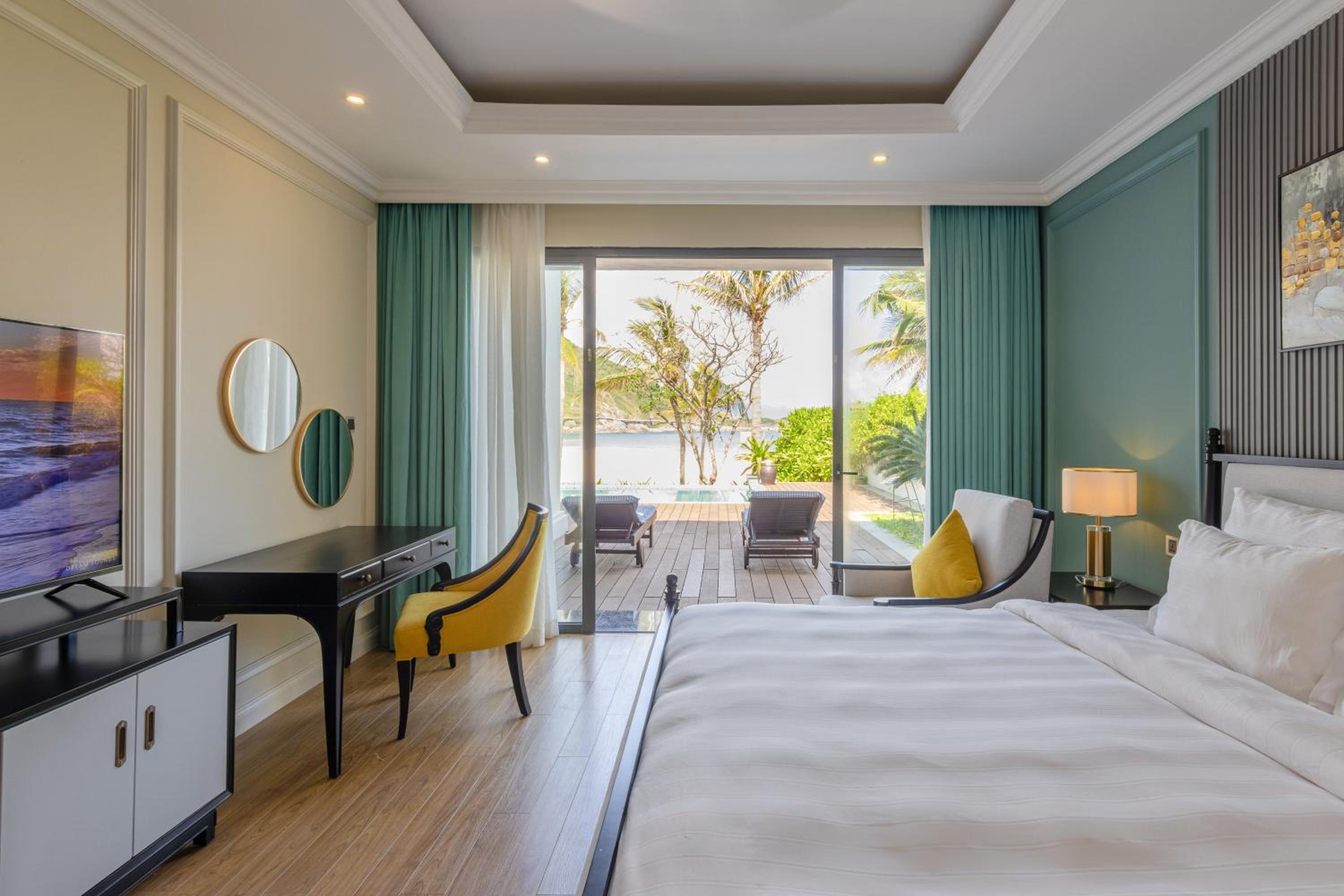 3 Bedrooms, Tropicana, Villa, Beach Front