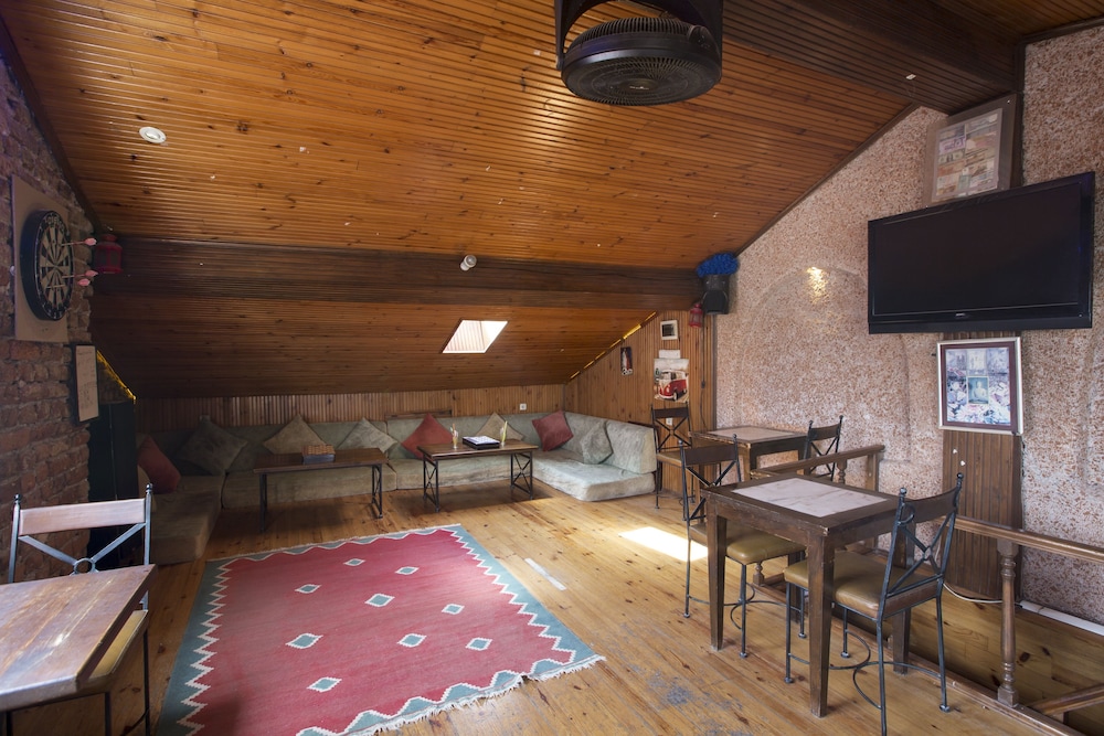 Cheers Hostel 19/34