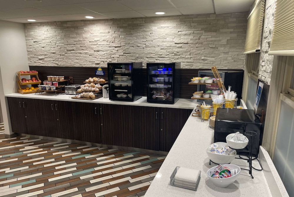 Days Inn by Wyndham Wilmington Brandywine 26/33