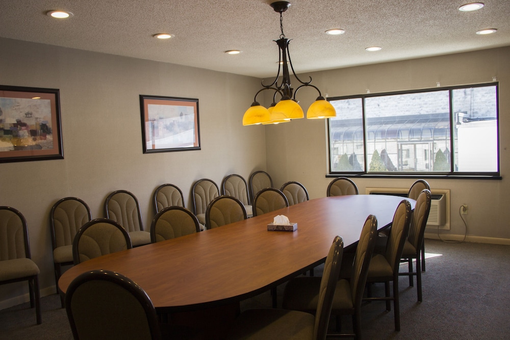 Villa Roma Resort and Conference Center 41/57