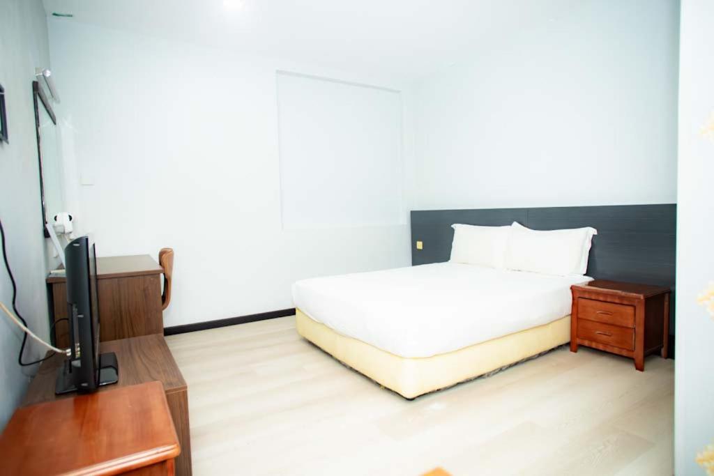 Gallery, Queen Bed, No Window