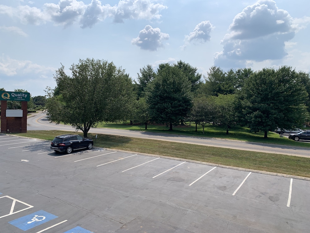 Quality Inn Gallatin-Nashville Metro 24/33