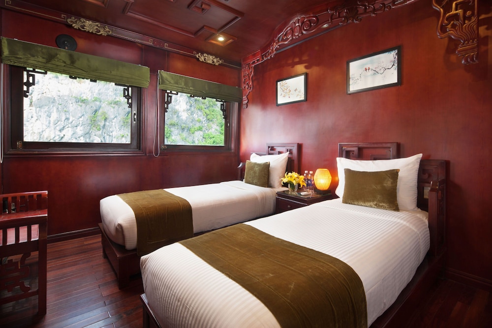 Halong Royal Palace Cruise 16/62