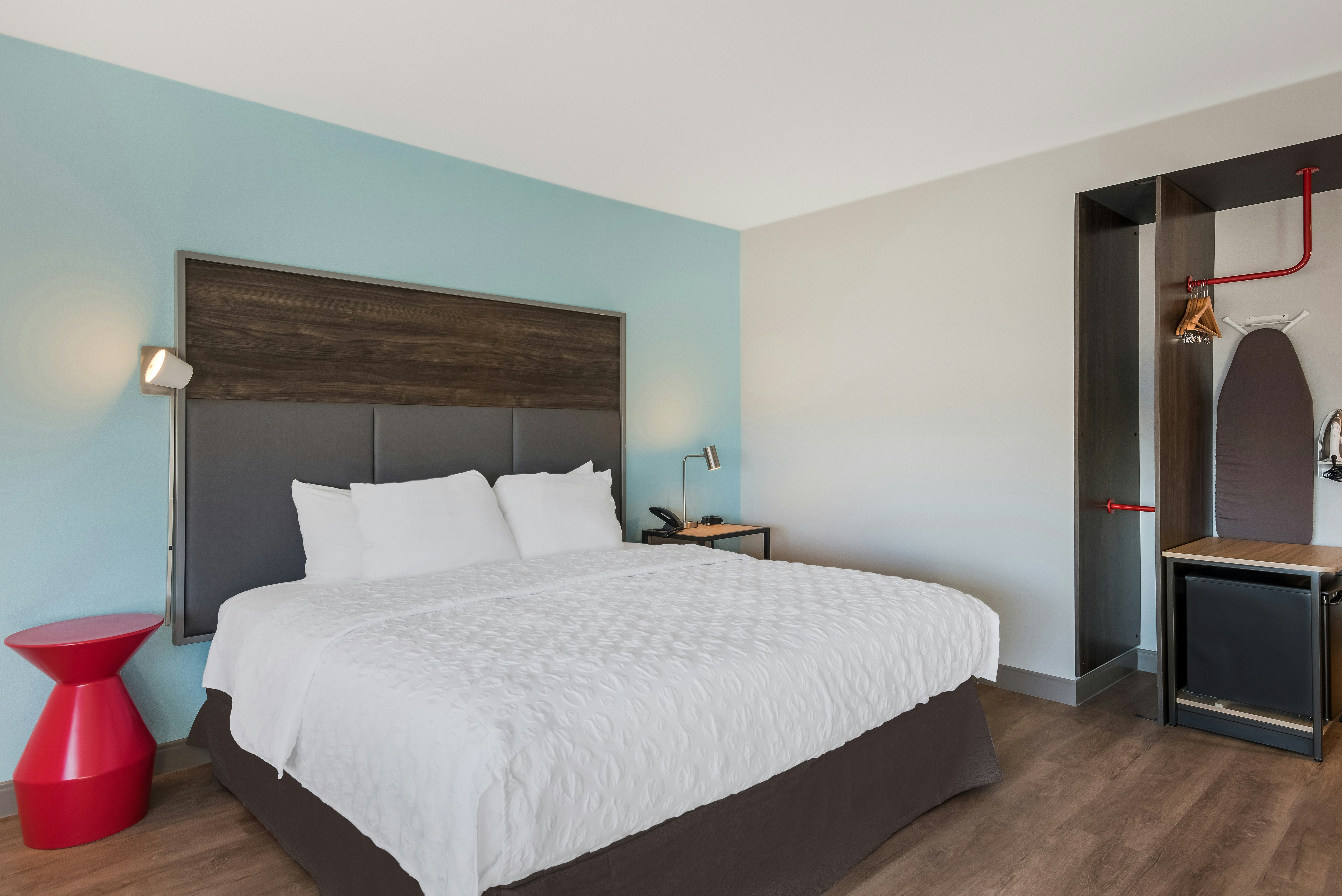 ROOM, KING BED, ACCESSIBLE