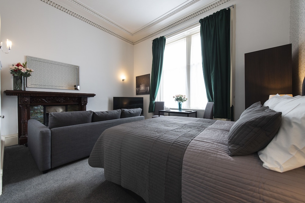 Grosvenor Suites 14/46