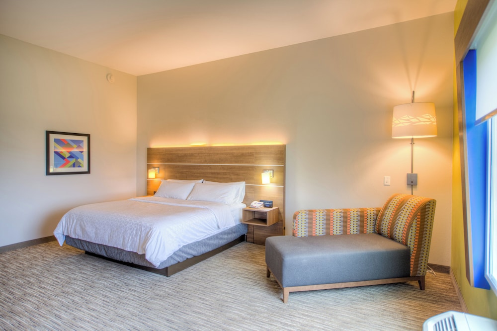 Holiday Inn Express & Suites Remington 16/49