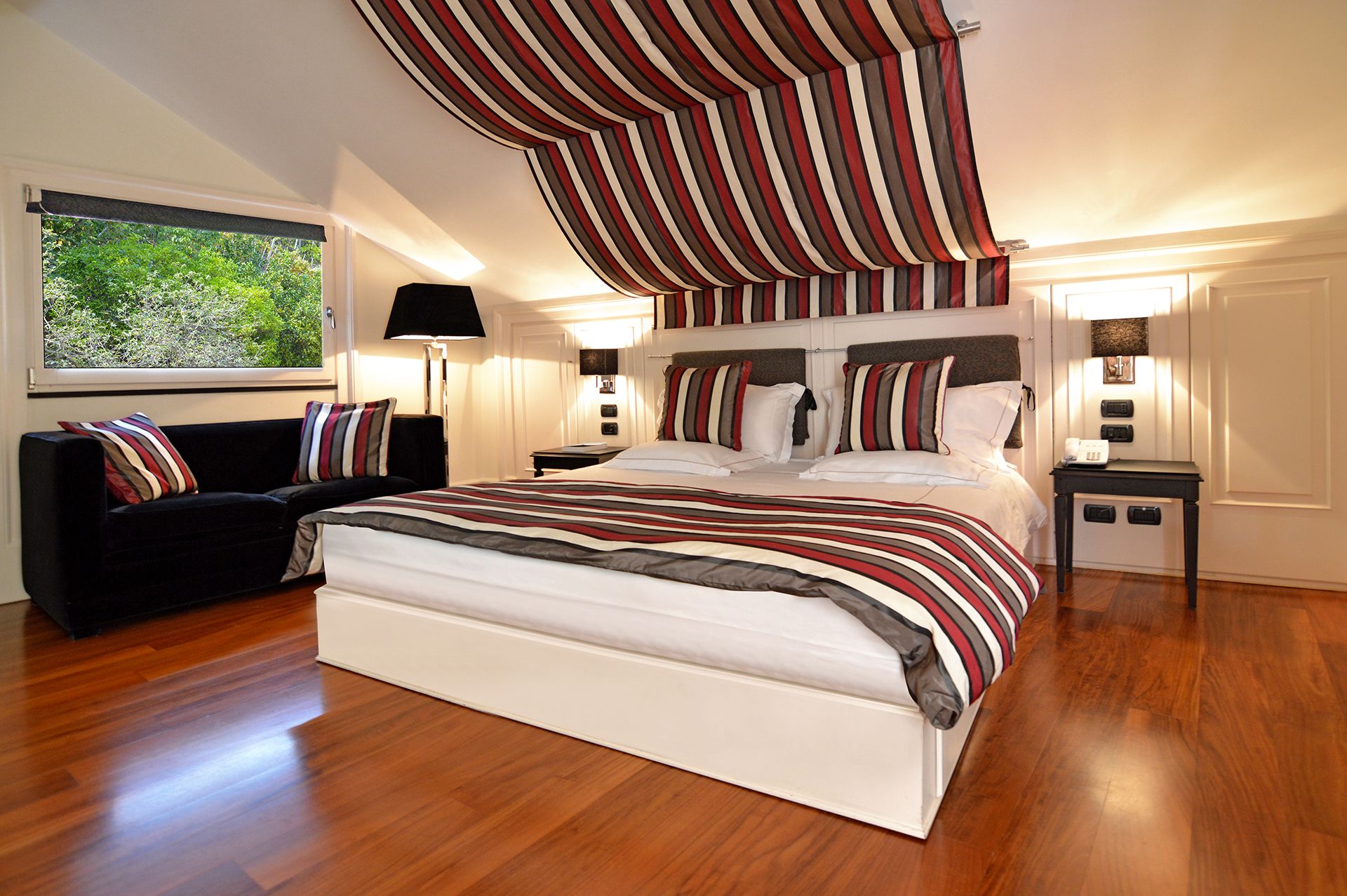 SUPERIOR, DOUBLE OR TWIN BED