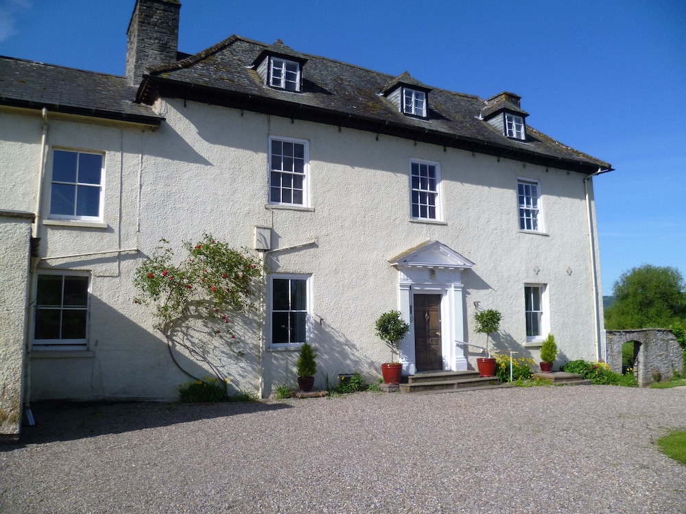 Aberllynfi House 2/45