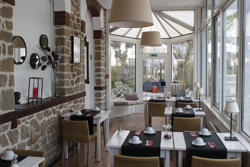 INTER-HOTEL LE SAINT PIERRE 35/50