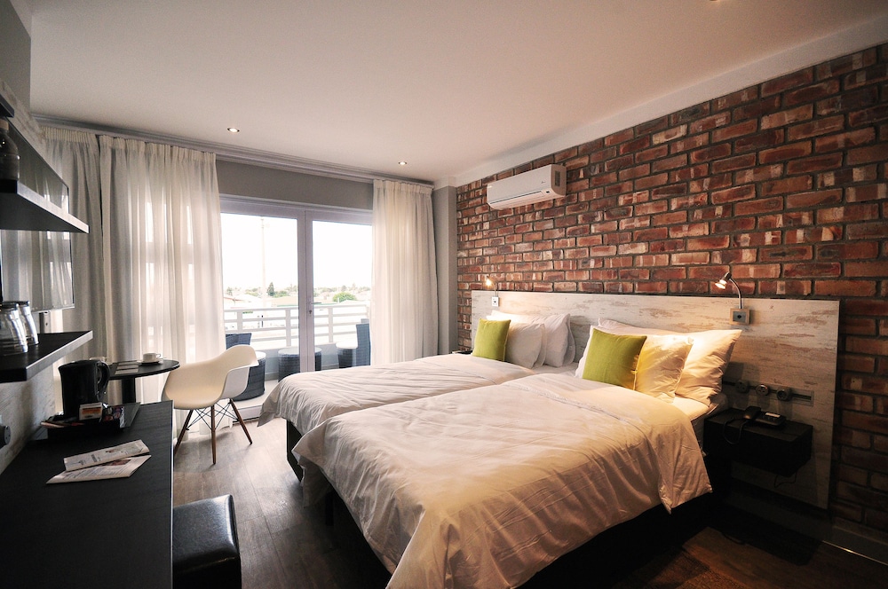 COMFORT, TWIN BEDS