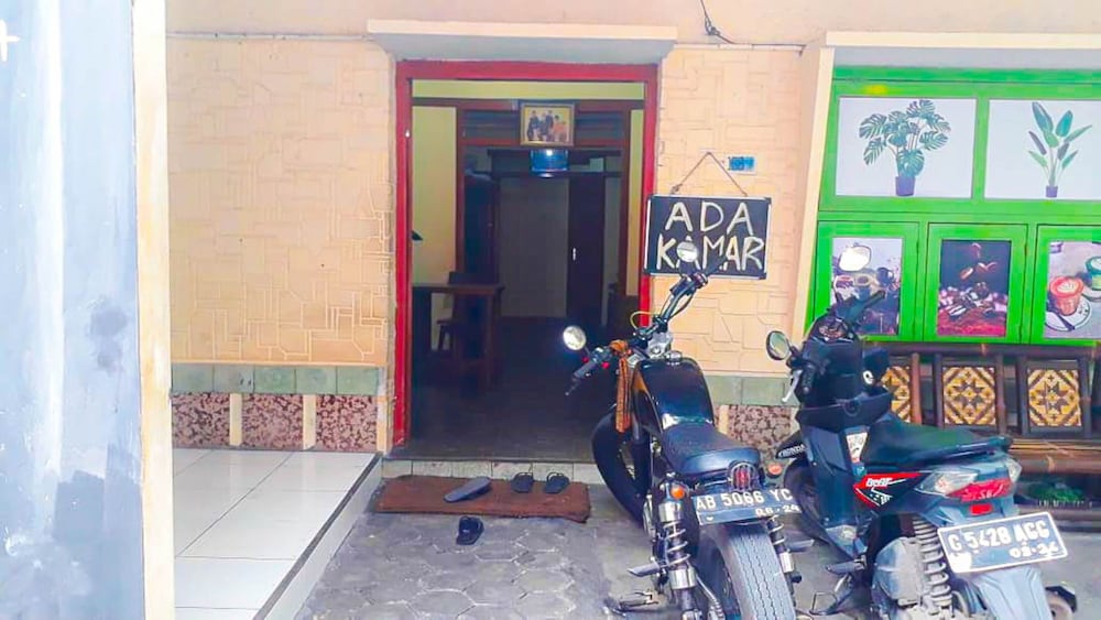 Losmen 2000 tiga malioboro 4/19