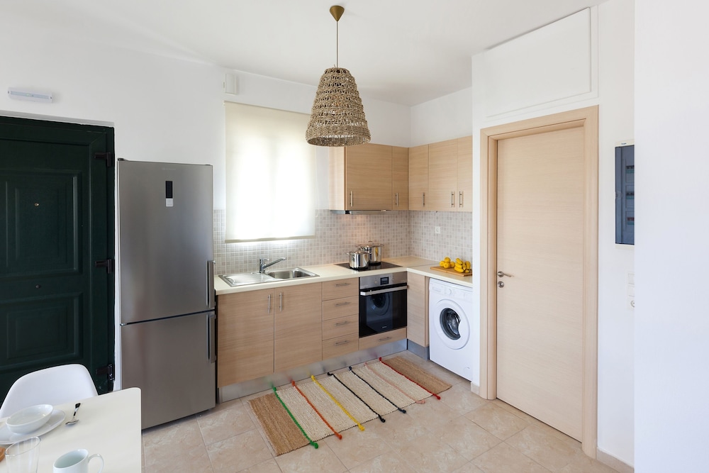 Syra Suites 50/50