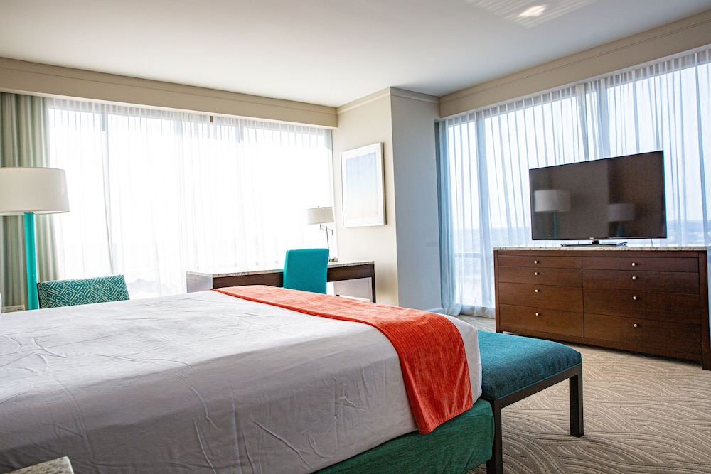 SIGNATURE, SUITE, KING BED