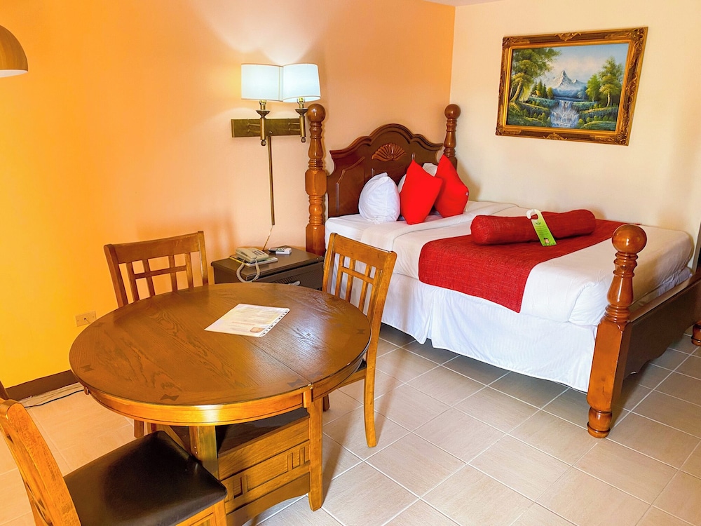 Executive, Suite, Queen Bed, Point Salines Hotel 9/10