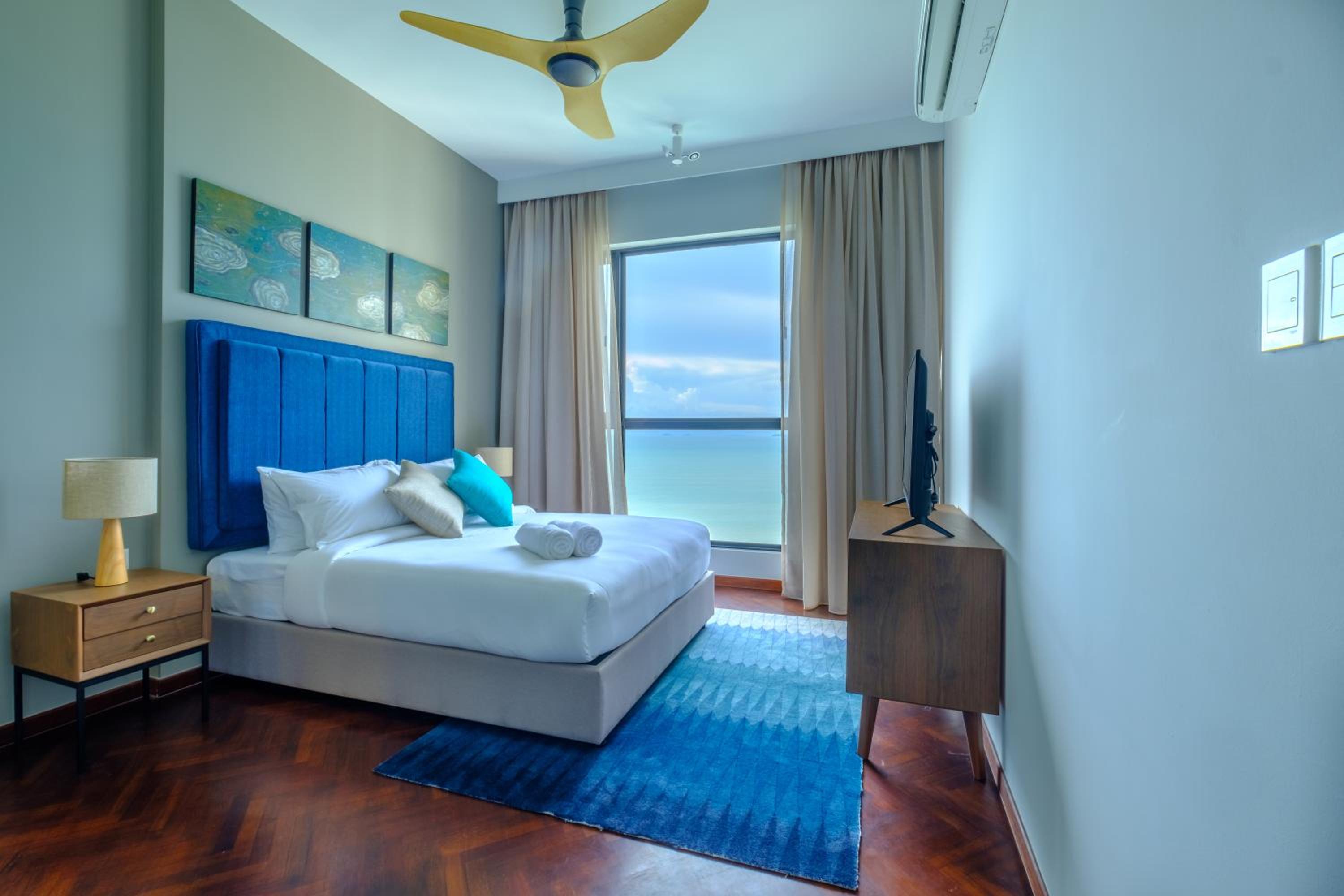 3 BEDROOMS, APARTMENT, SEA VIEW