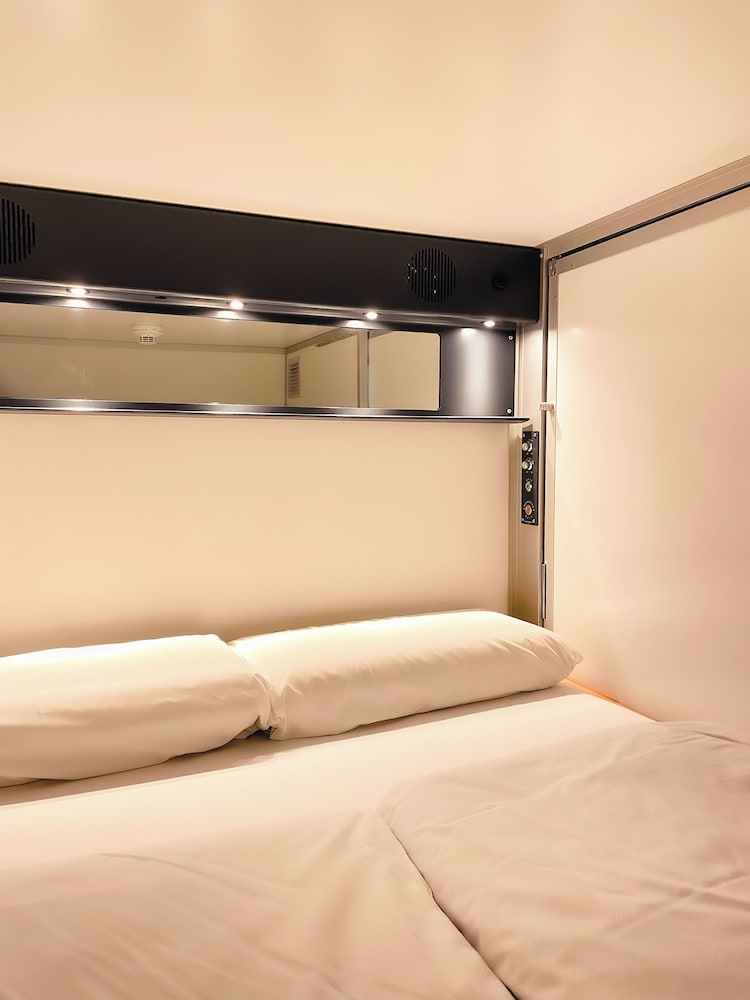 Capsule, Upper, Double Bed