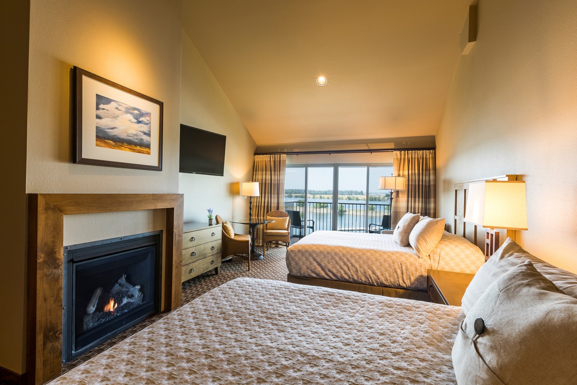 Grand, 2 Queen Beds, River Front
