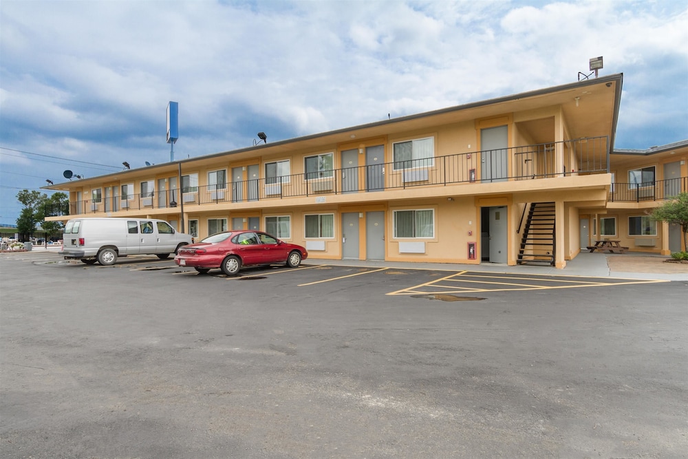 Motel6 Oshkosh, WI 8/67