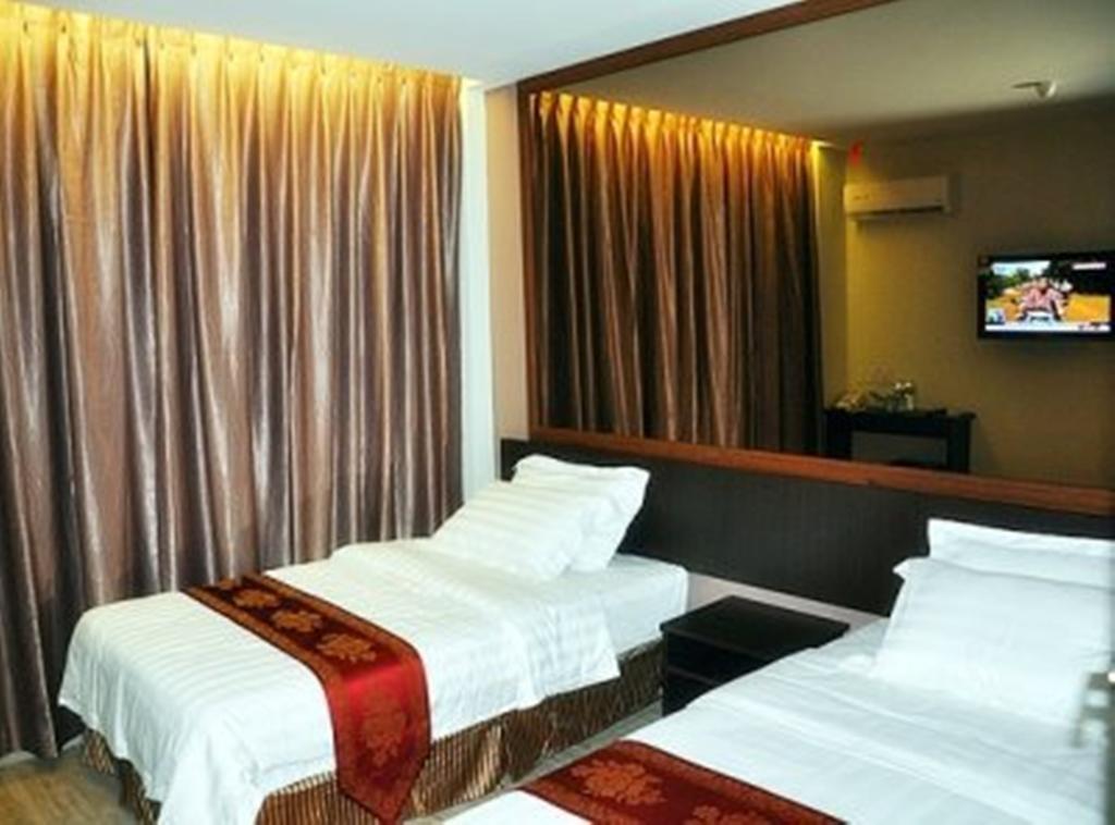 Goldenhill Hotel 16/19