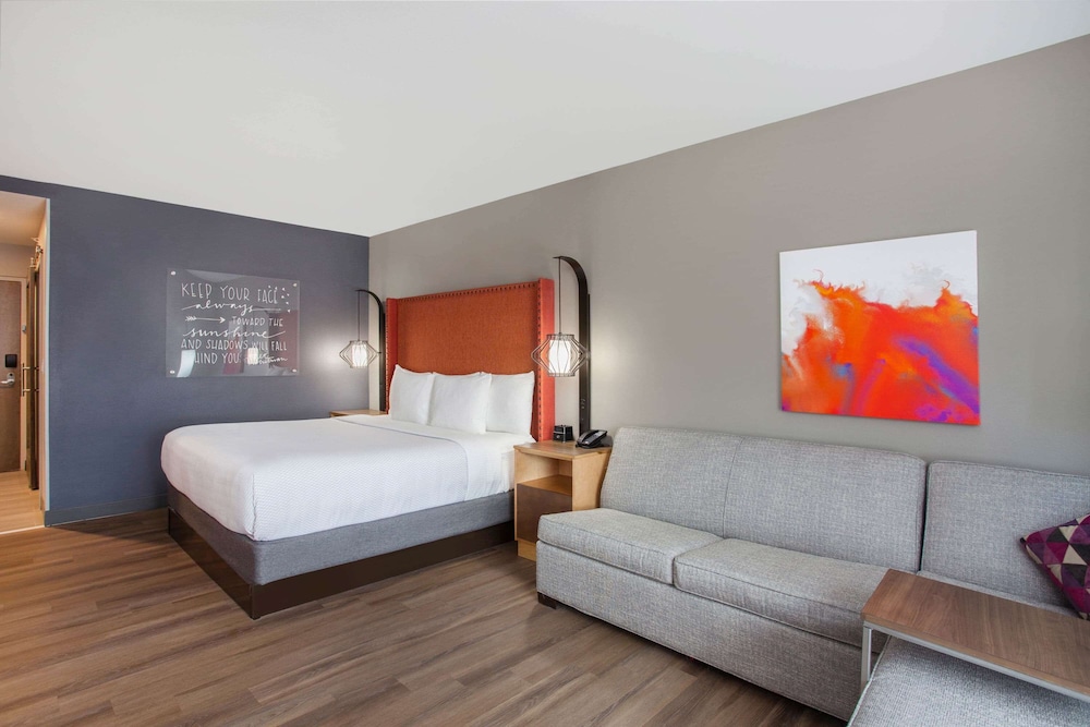 La Quinta Inn & Suites by Wyndham Madera 12/28