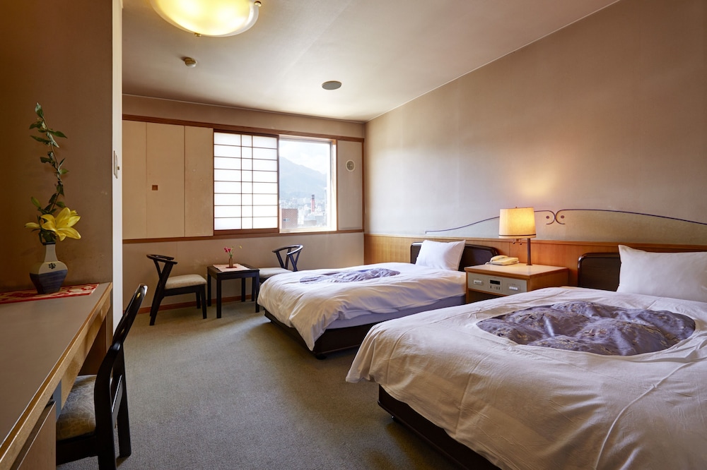 Hotel New Tsuruta 12/71