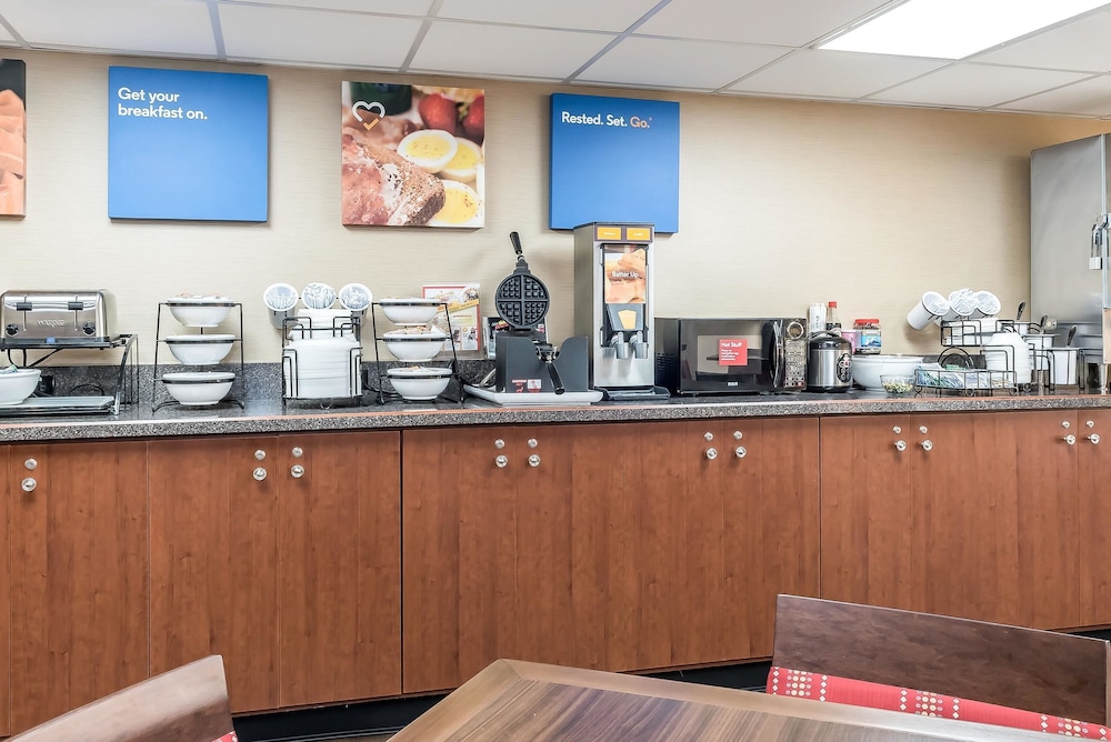 Comfort Inn Suites Piqua Near Troy I75 37/44