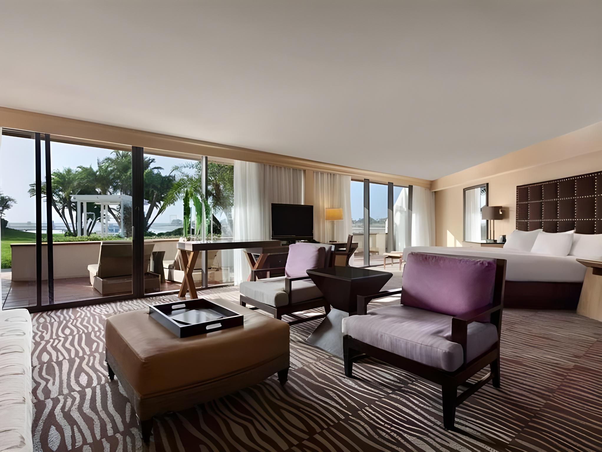 Junior Suite, King Bed, Bay View