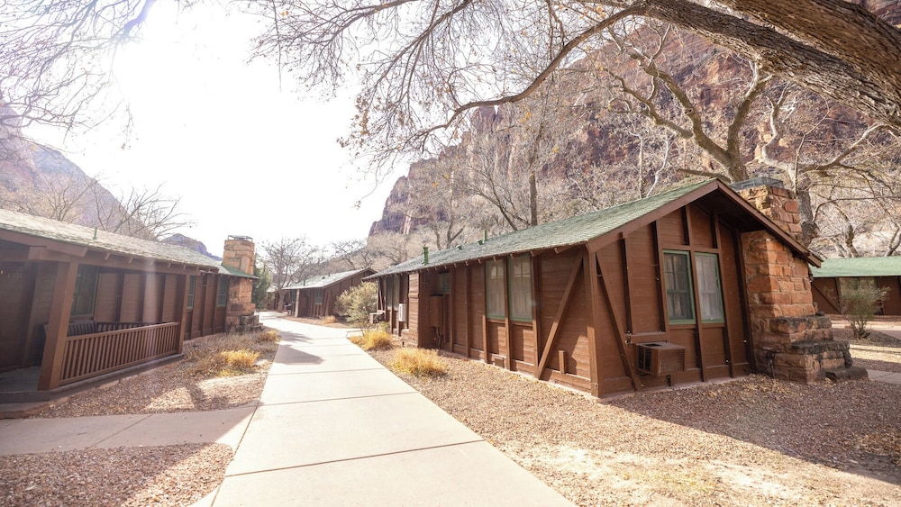 Zion Lodge Inside The Park 19/41