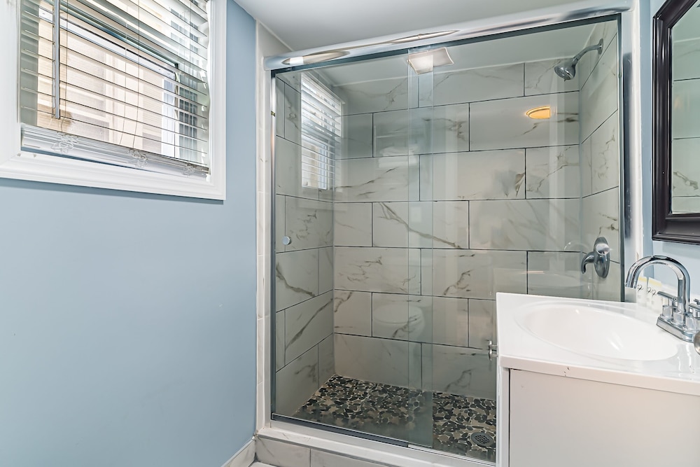 Boardwalk Hotel Charlee Beach House Rentals 45/50
