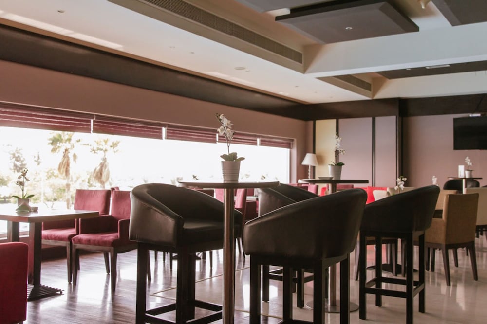 Sunday Mangrove Corniche Hotel, Ras Al Khaimah 64/78
