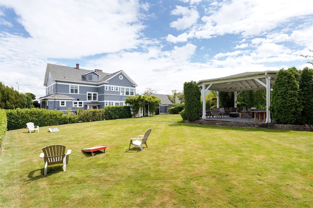 Nantucket Inn 37/50